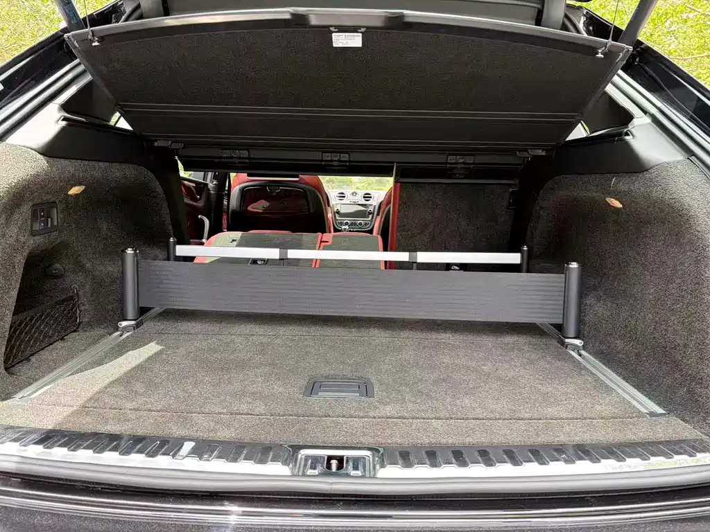 Bentley Bentayga — миниатюра 15