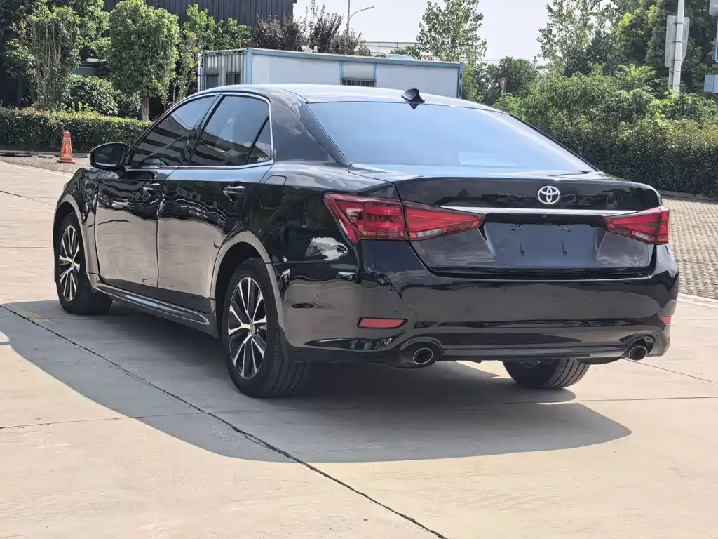 Toyota Crown — миниатюра 10