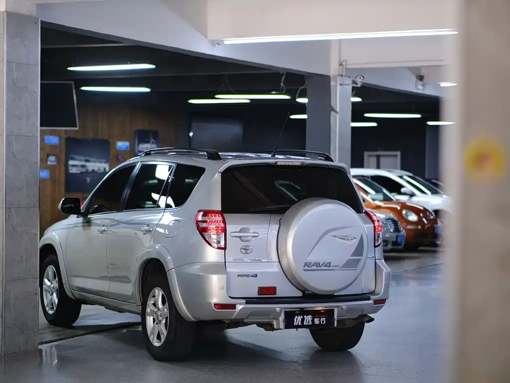 Toyota RAV4 — миниатюра 14