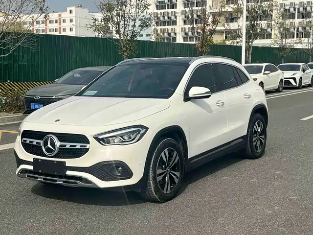 MERCEDES BENZ GLA
