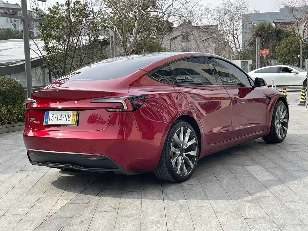 TESLA MODEL 3