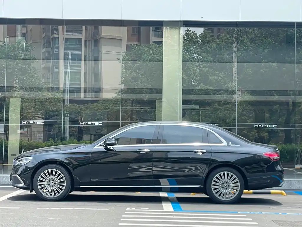 Mercedes-Benz E-Class — миниатюра 4