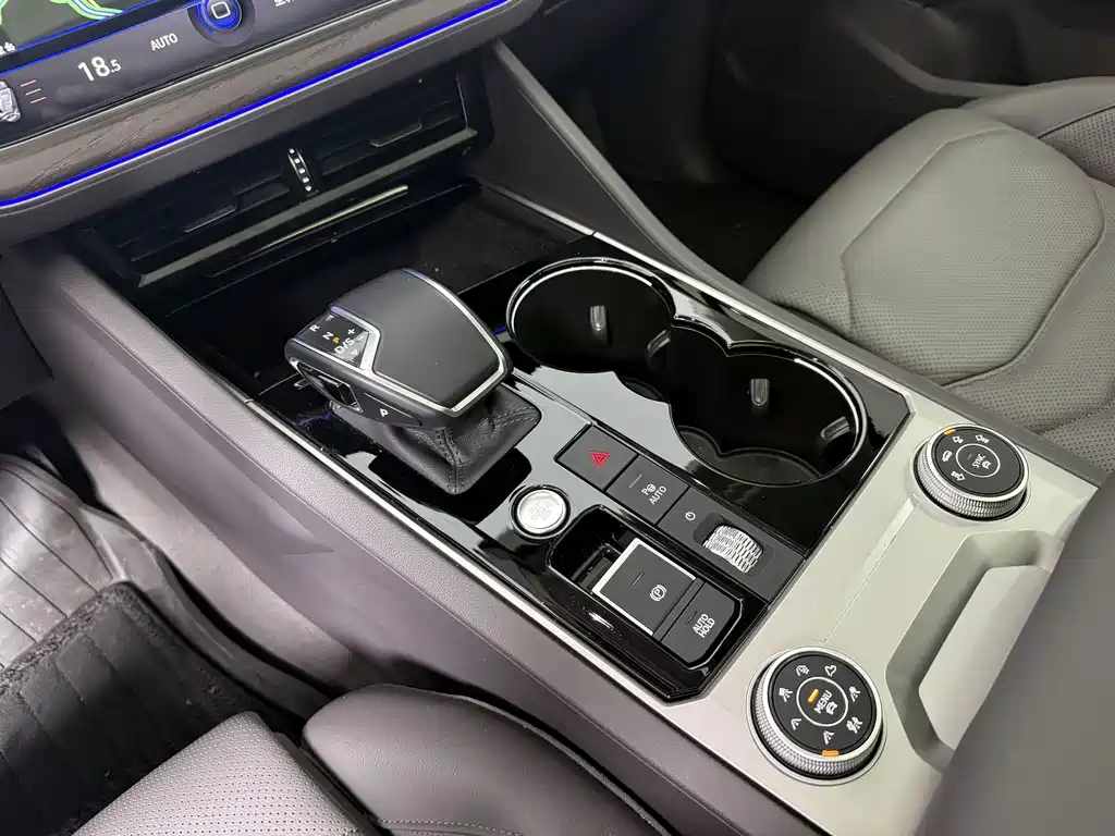 Volkswagen Touareg — миниатюра 11