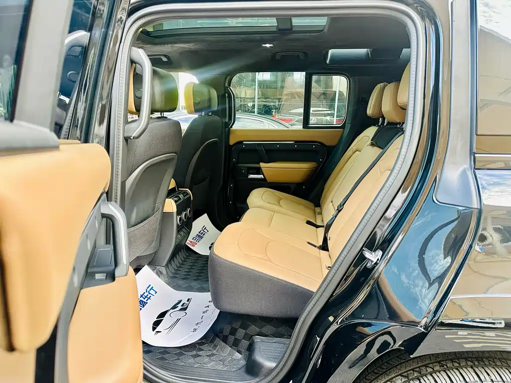 Land Rover Defender — миниатюра 7