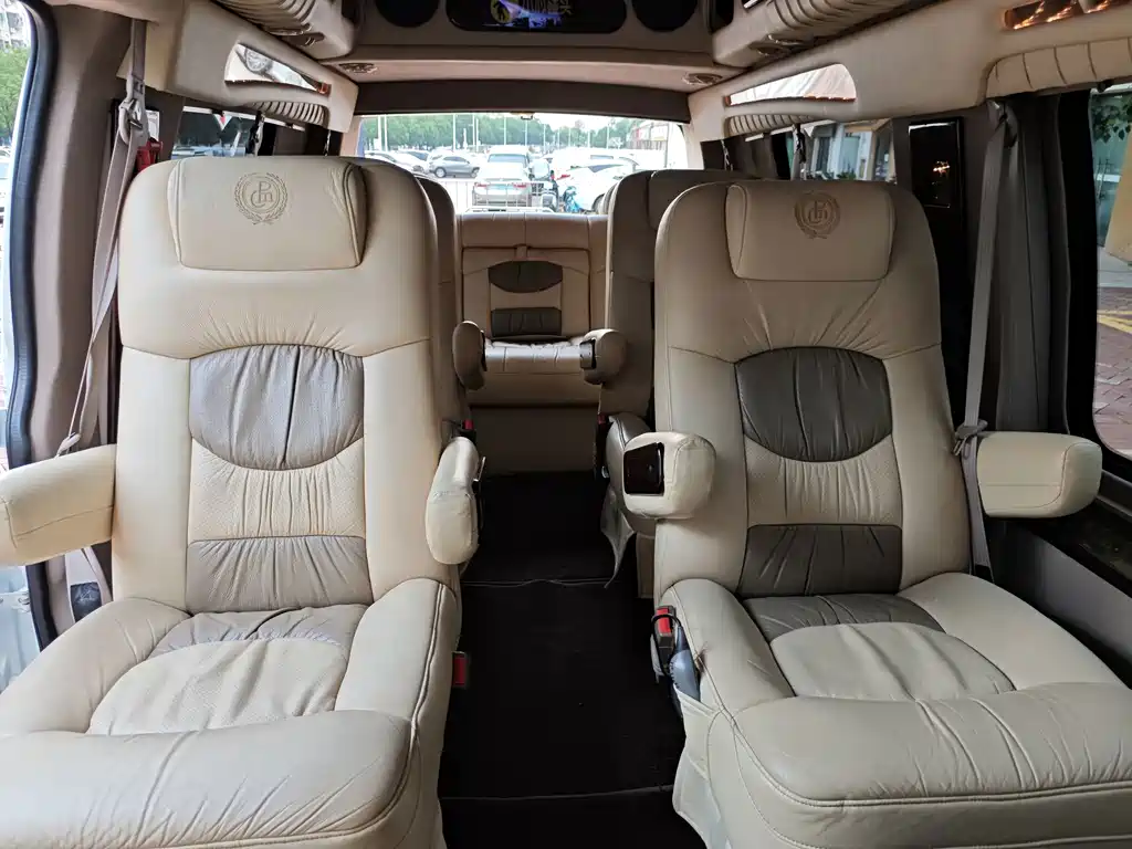 GMC Savana — миниатюра 14