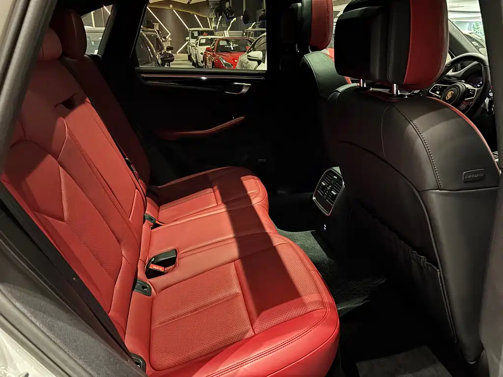 Porsche Macan — миниатюра 16