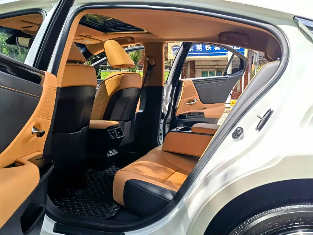 Lexus ES — миниатюра 10