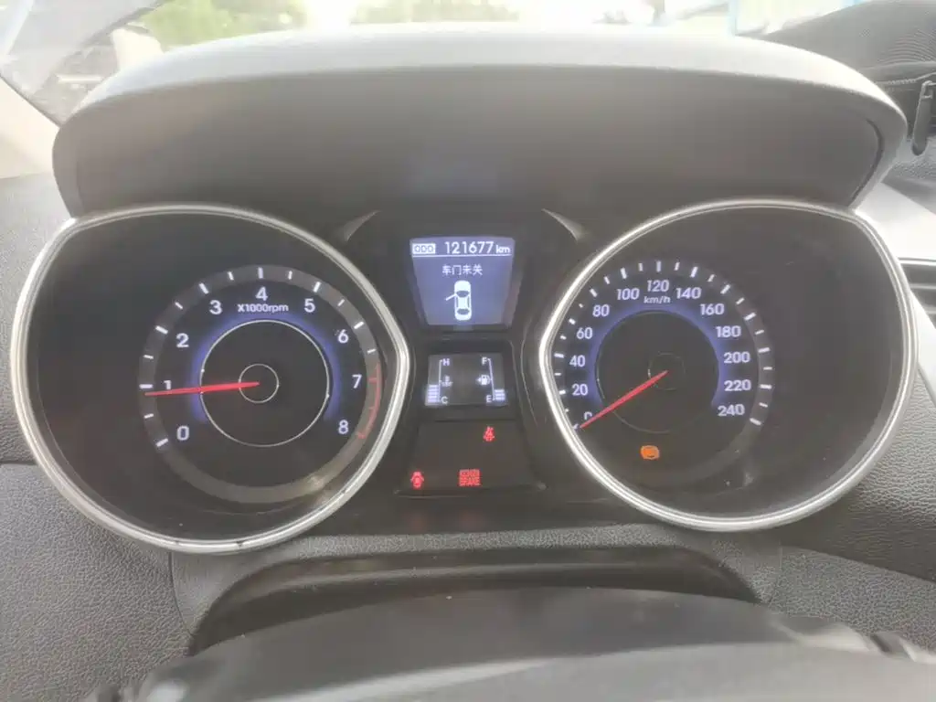 Hyundai Elantra Langdong — миниатюра 12