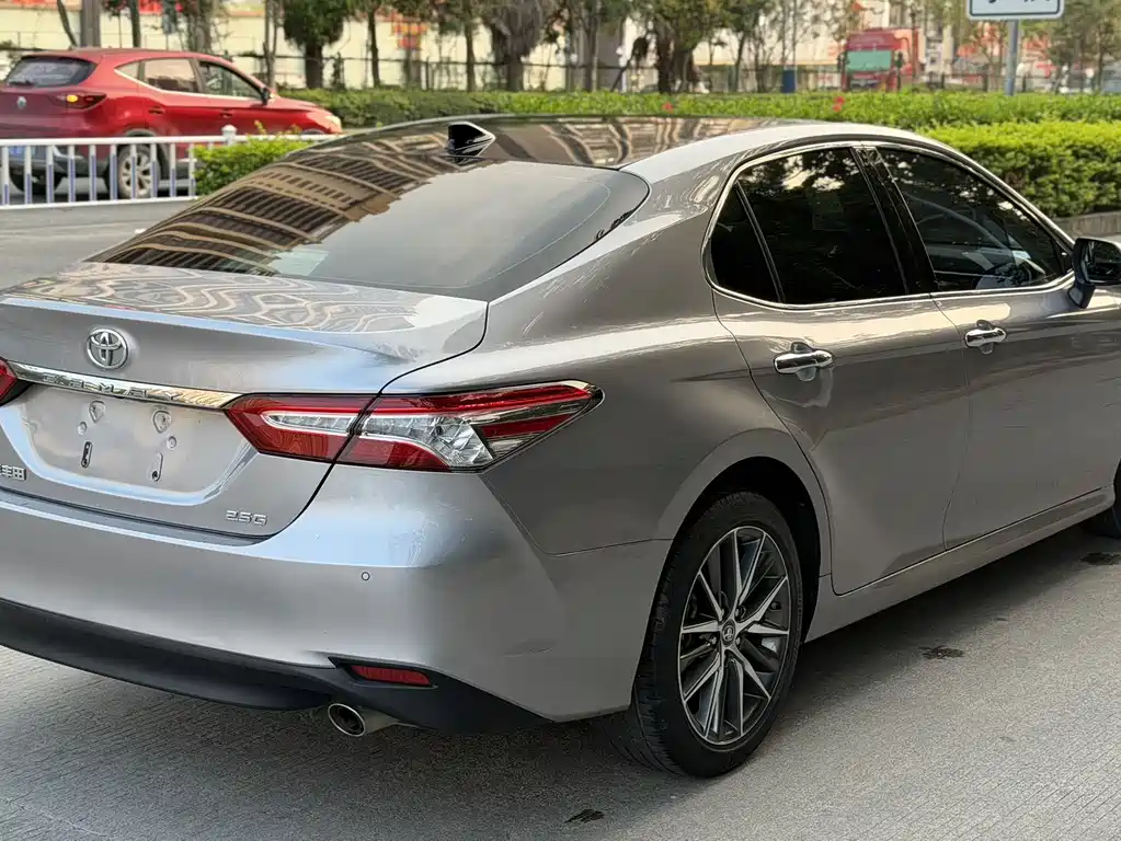 Toyota Camry — миниатюра 9