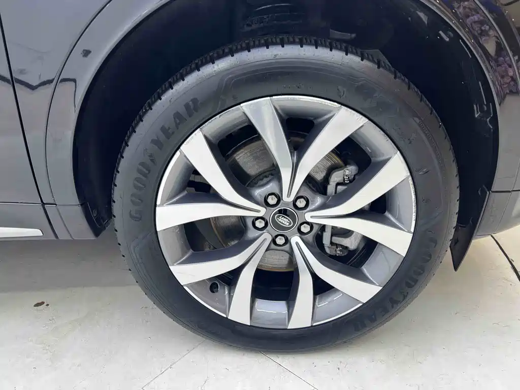 Land Rover Discovery Sport 2025 249PS