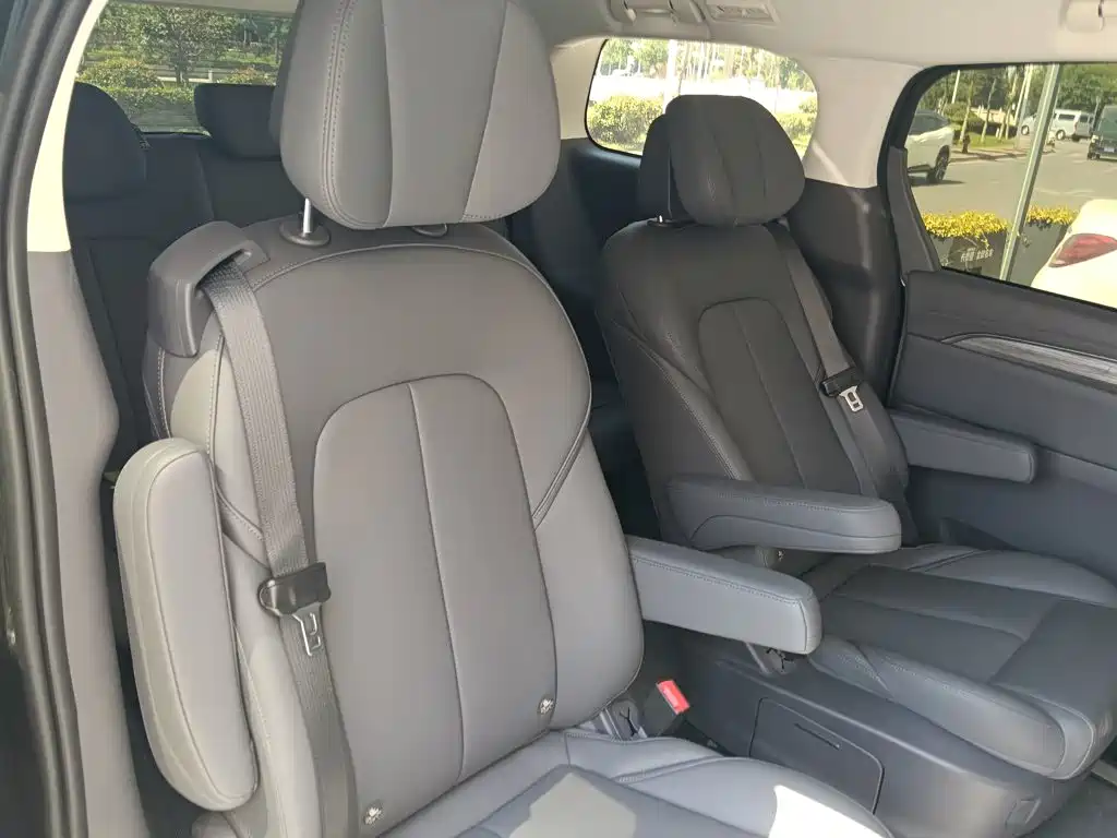 Buick GL8 Hybrid — миниатюра 10