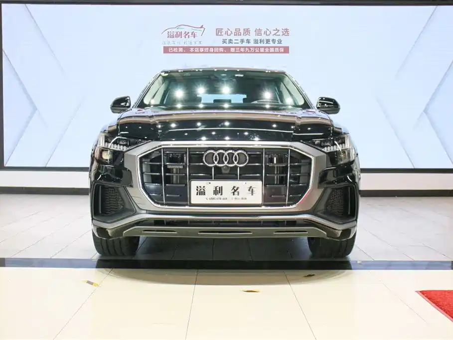 AUDI  Q8
