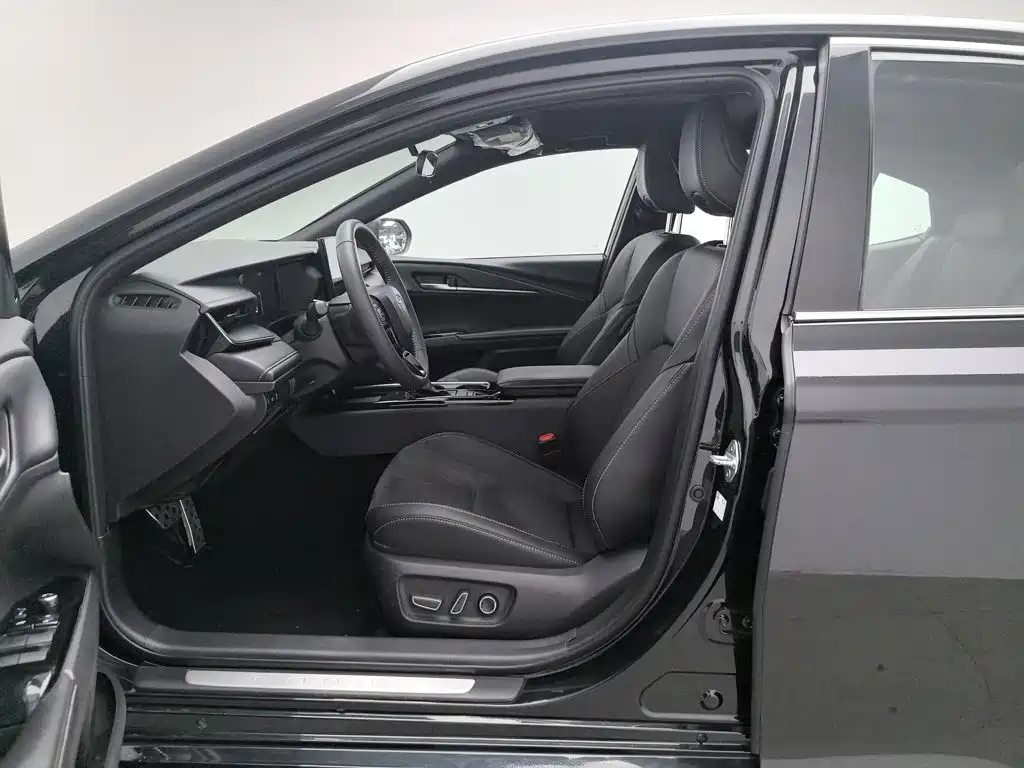 Toyota Camry — миниатюра 10
