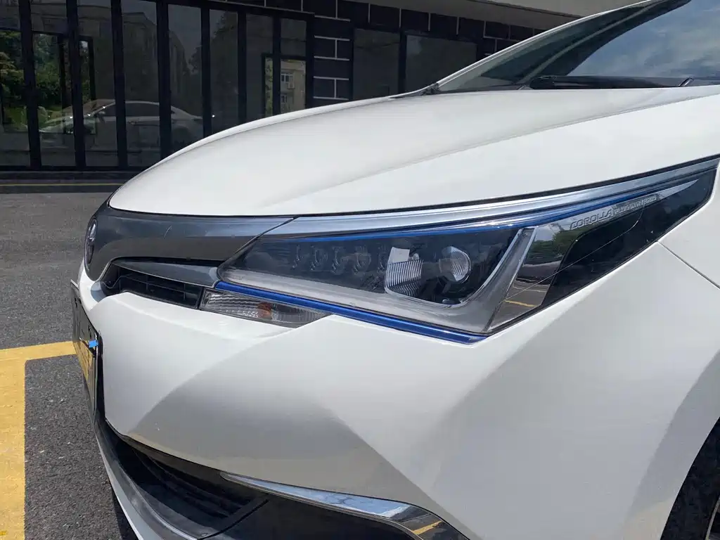 Toyota Corolla Hybrid — миниатюра 7