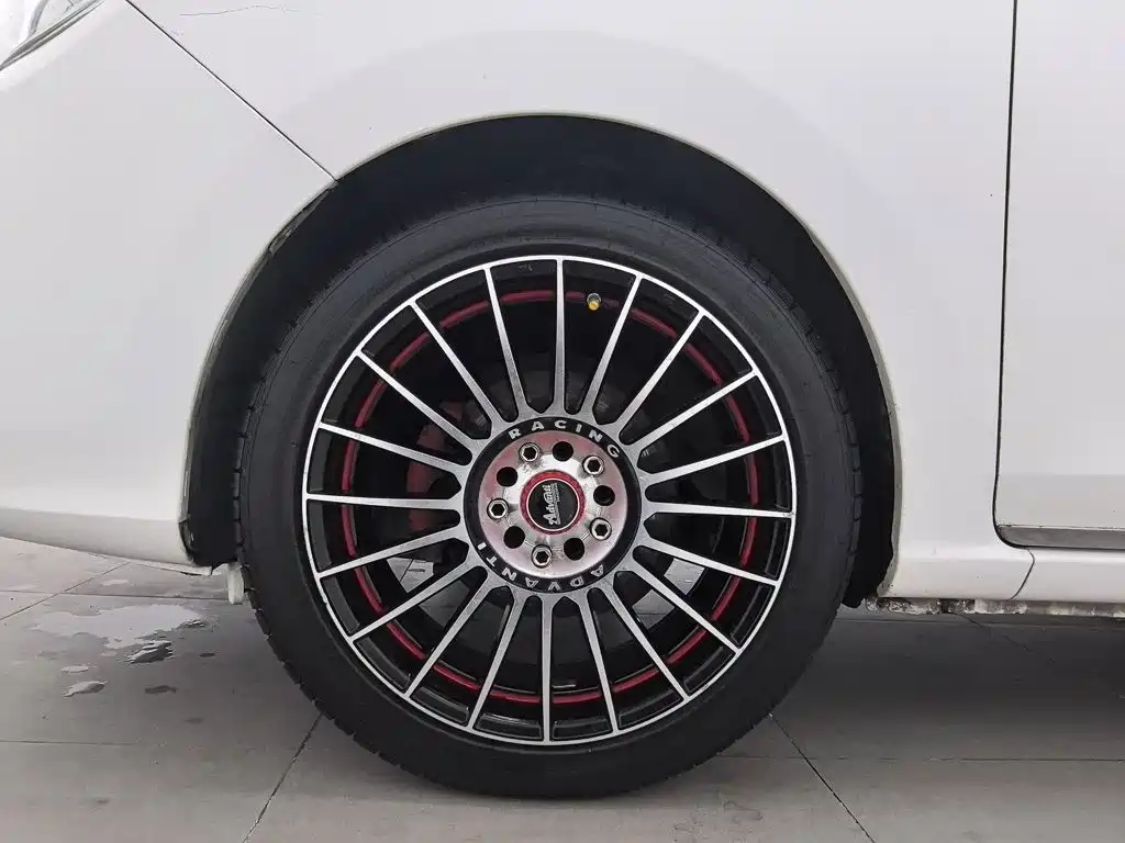 Haima Familia MPV — миниатюра 17