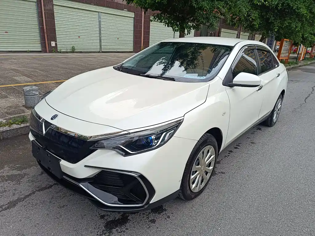 Venucia D60 EV 2022
