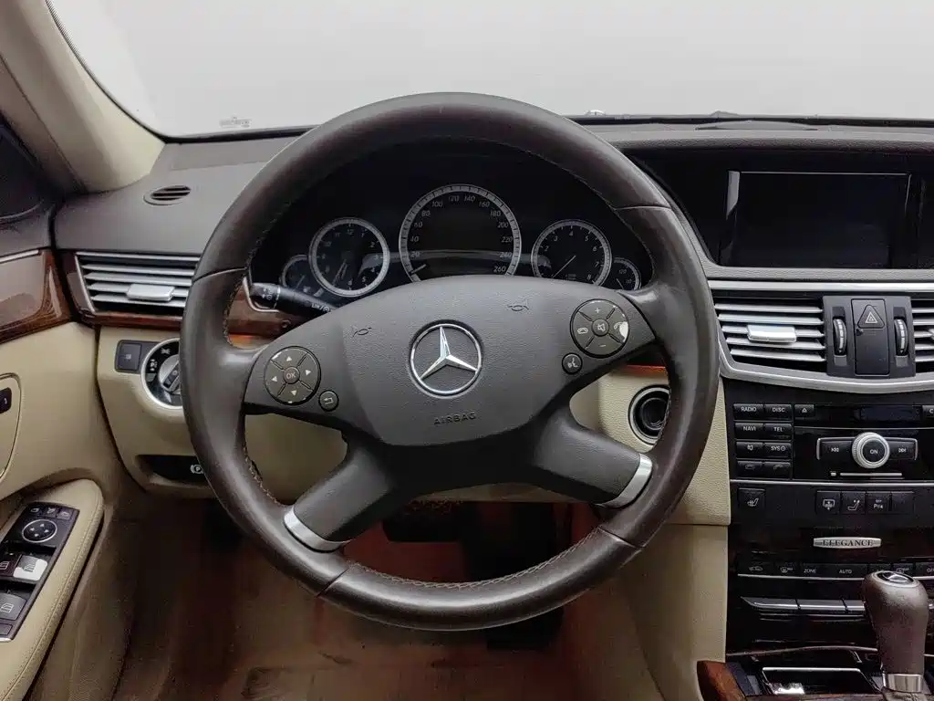 Mercedes-Benz E-Class — миниатюра 11