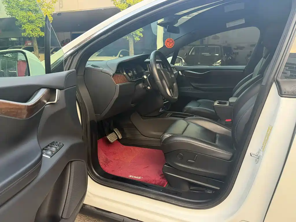 Tesla Model X — миниатюра 4