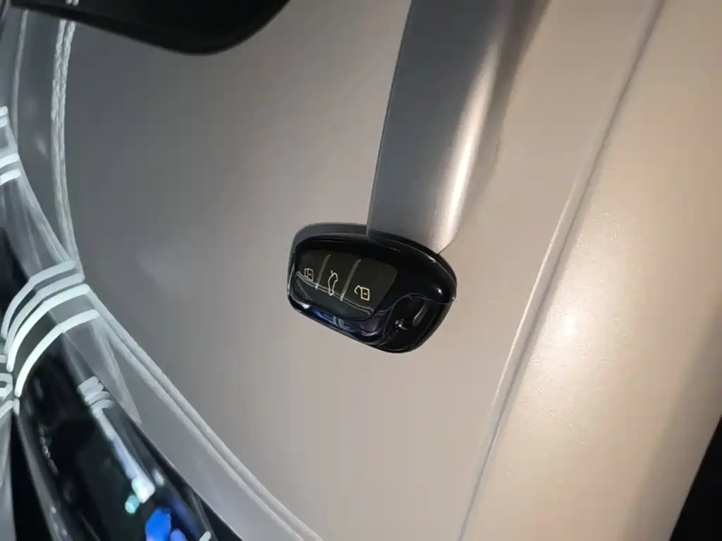 Roewe D5X DMH — миниатюра 9