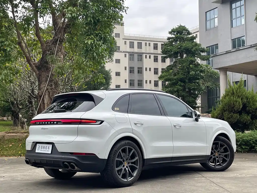 Porsche Cayenne — миниатюра 6
