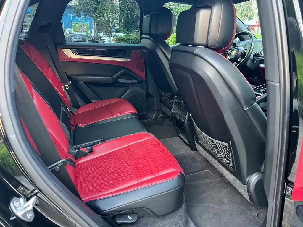 Porsche Cayenne — миниатюра 13