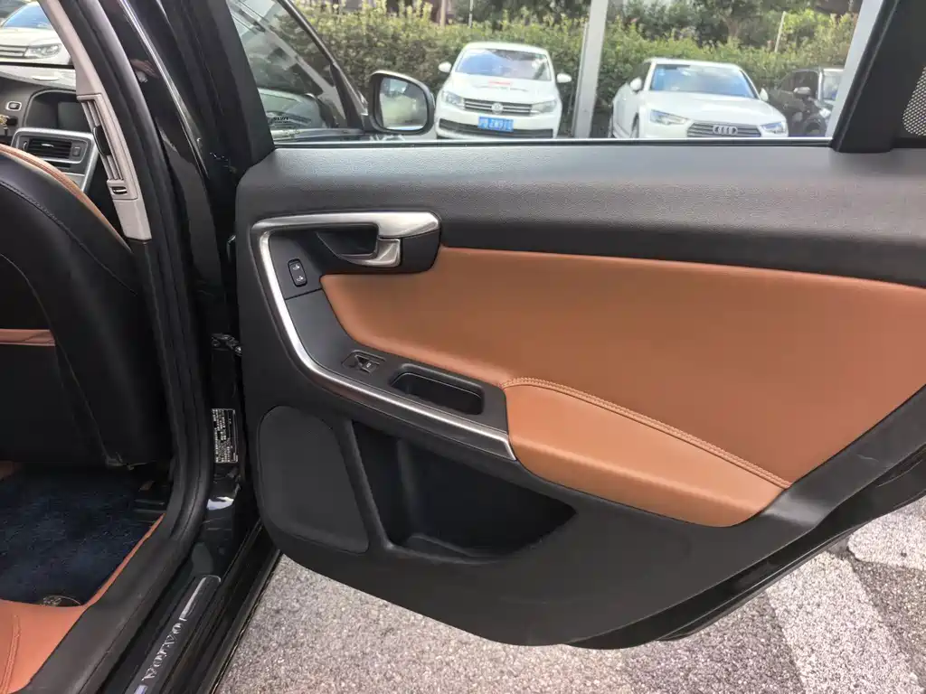 Volvo S60 — миниатюра 9