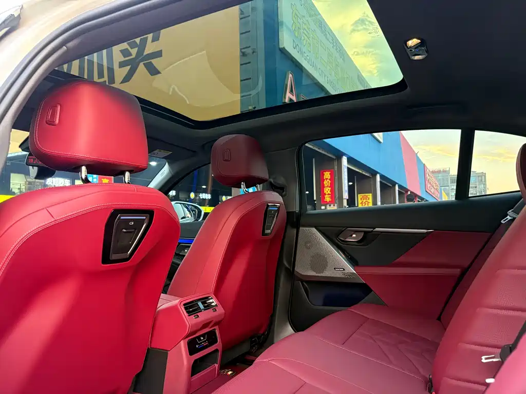 BMW 5 Series — миниатюра 13