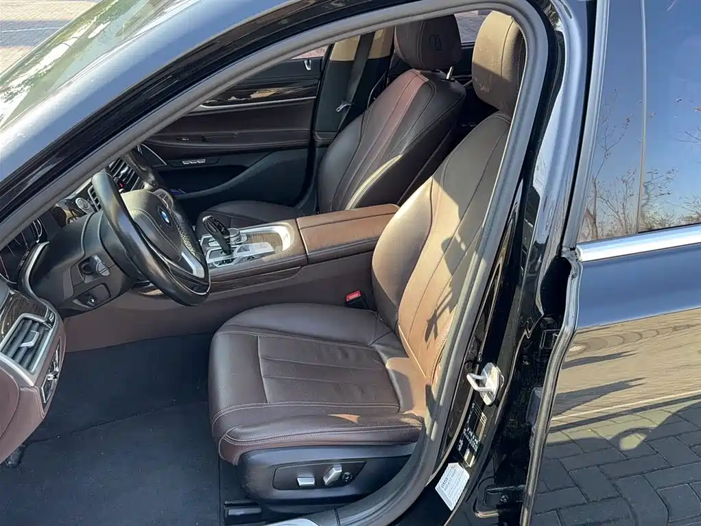 BMW 7 Series 7 2016 730Li Lead