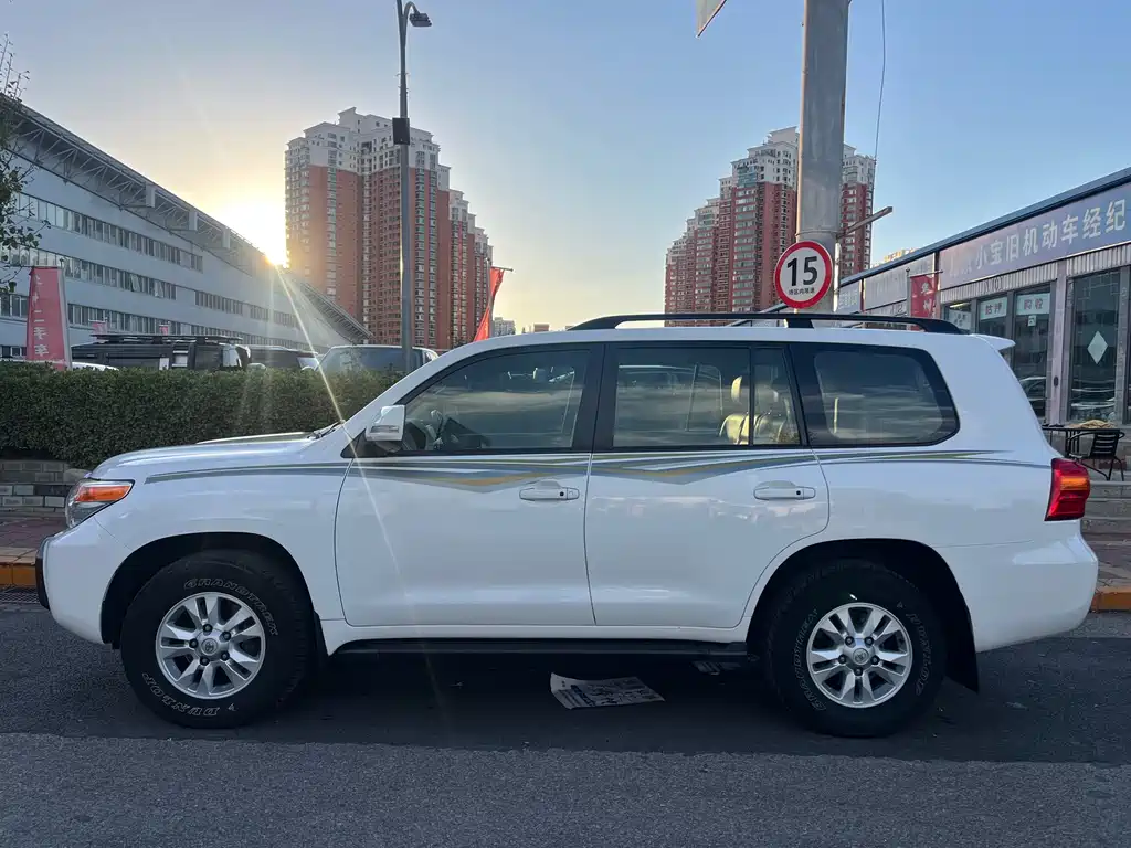Toyota Land Cruiser 2012 4.0L AT VX