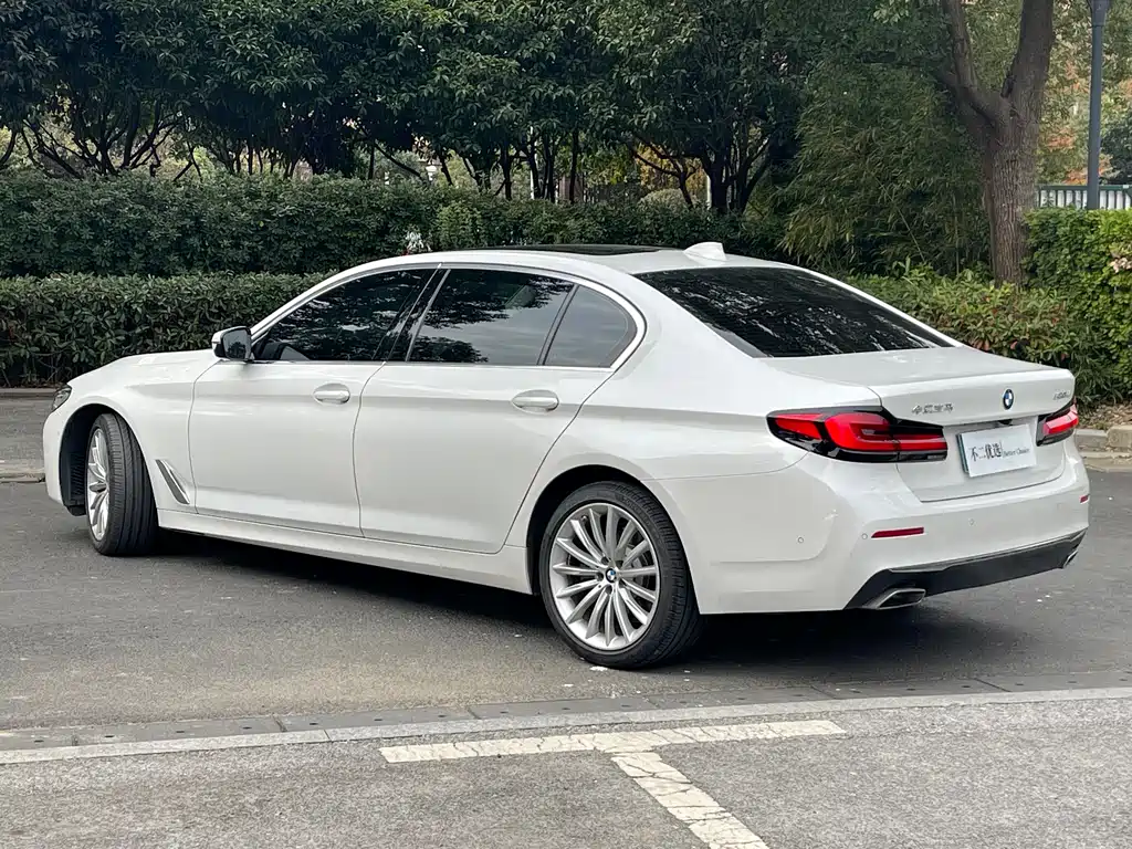 BMW 5 SERIES