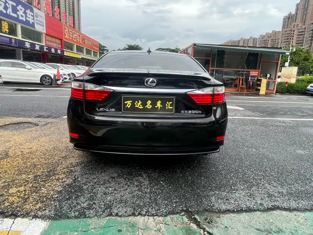 Lexus ES 2013 300h Luxury