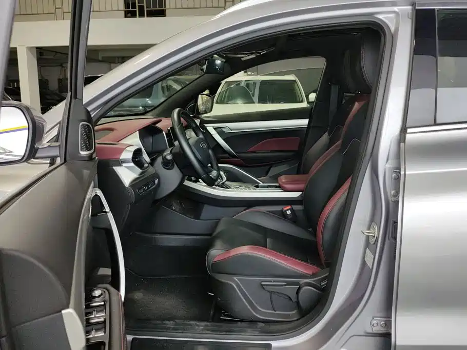 Geely Binyue — миниатюра 9
