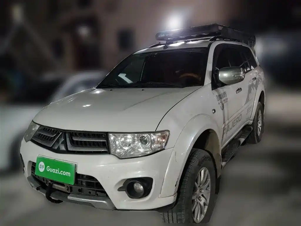 Mitsubishi Pajero Sport 2015