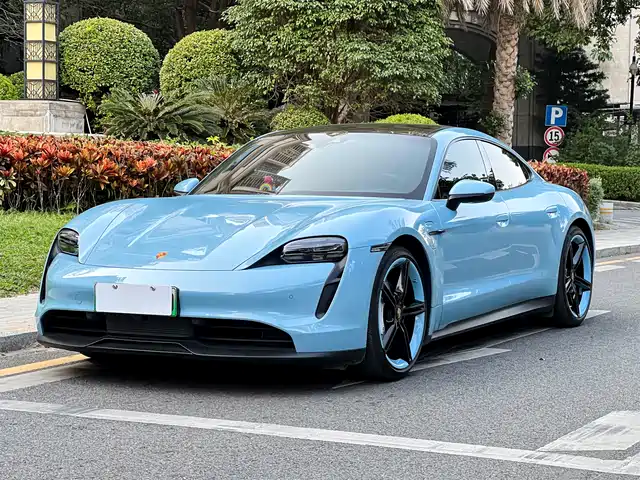 PORSCHE TAYCAN 2021