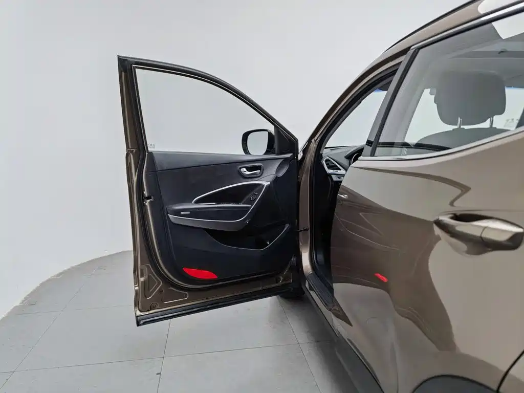 Hyundai Santa Fe — миниатюра 8