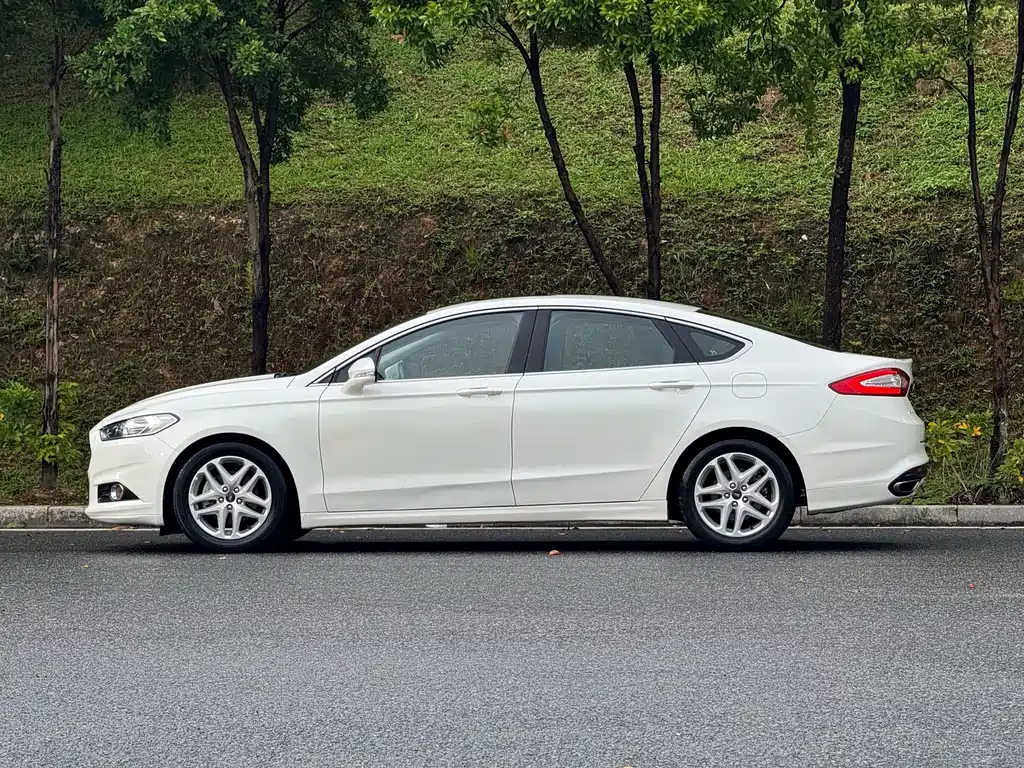 Ford Mondeo — миниатюра 6