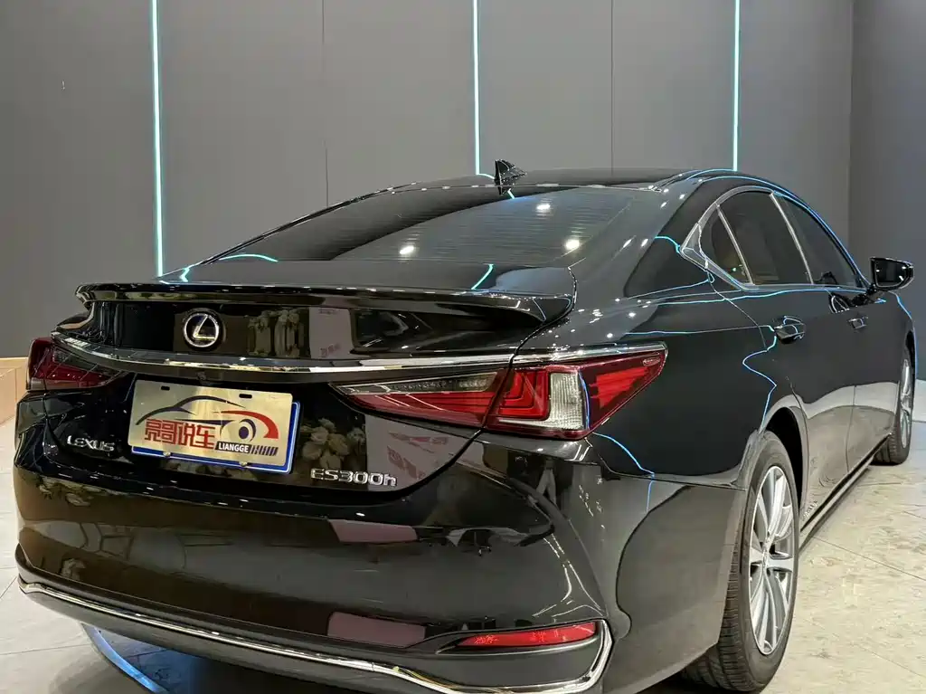 Lexus ES — миниатюра 8