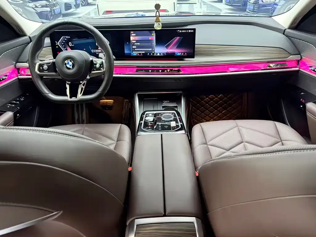 BMW 7 Series — миниатюра 9