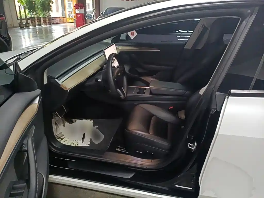 Tesla Model 3 — миниатюра 16