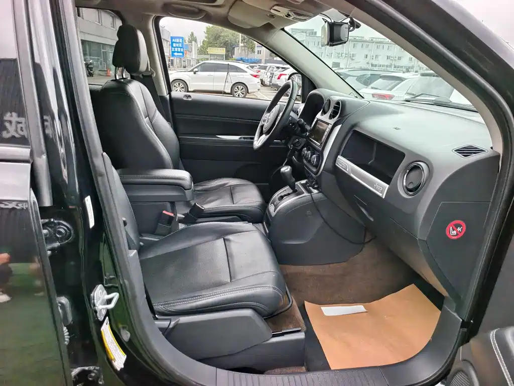 Jeep Compass (Import) — миниатюра 15