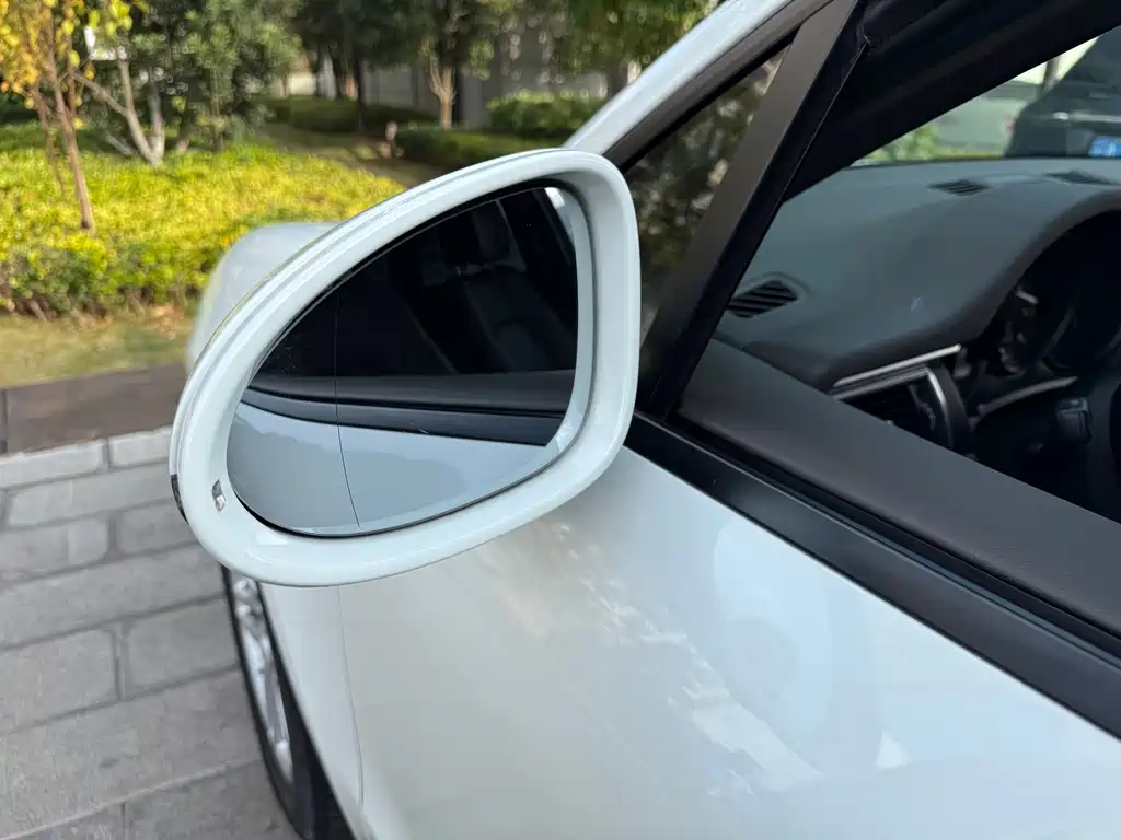 Porsche Macan — миниатюра 16