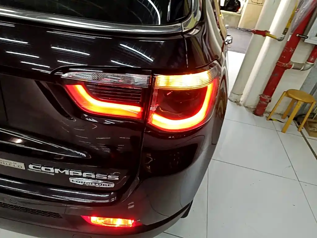 Jeep Compass — миниатюра 8