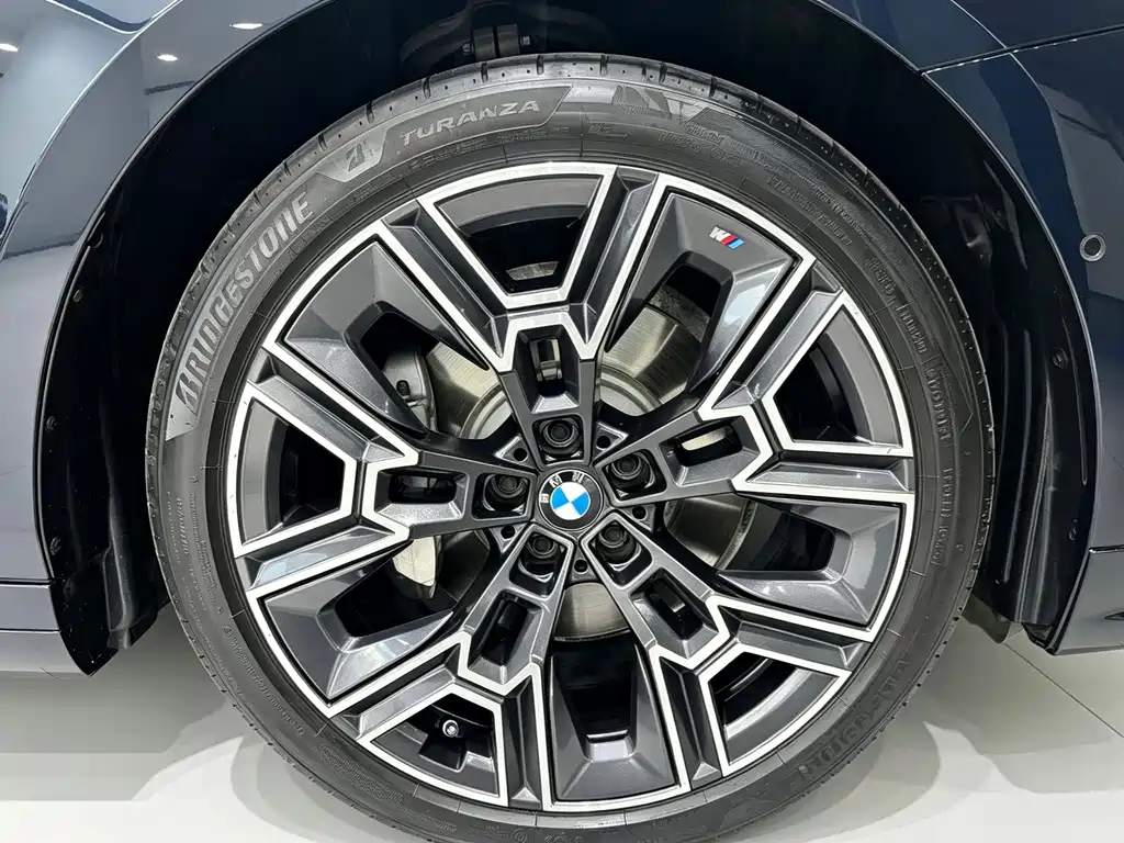BMW 5 Series — миниатюра 15