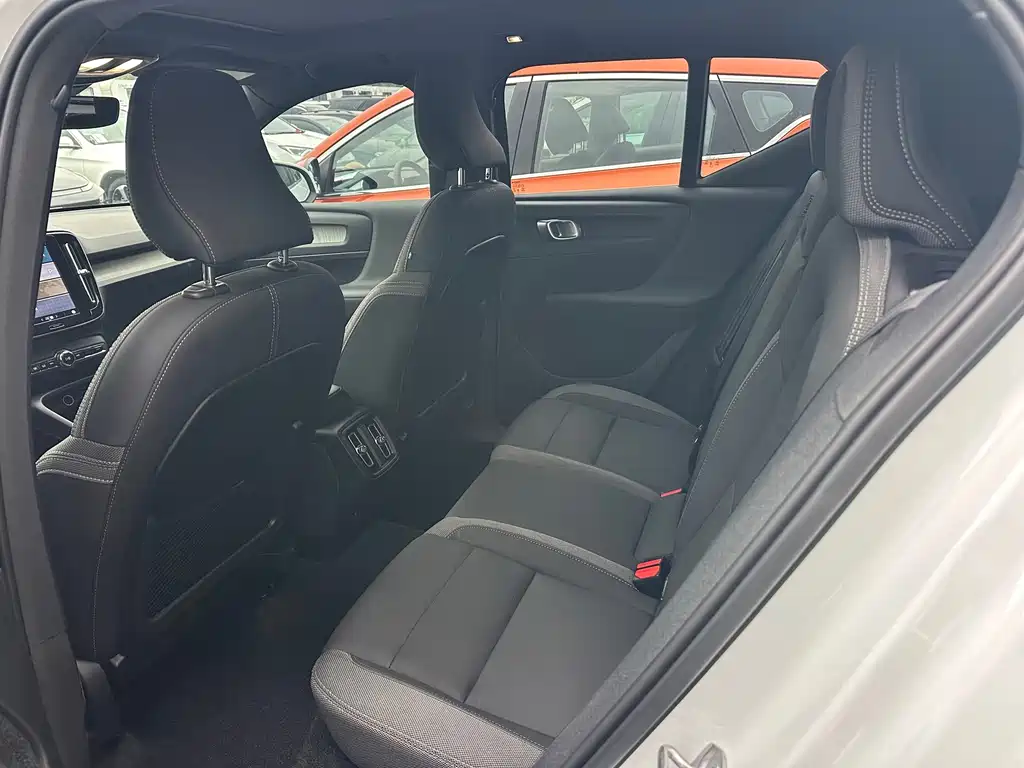 Volvo XC40 — миниатюра 7