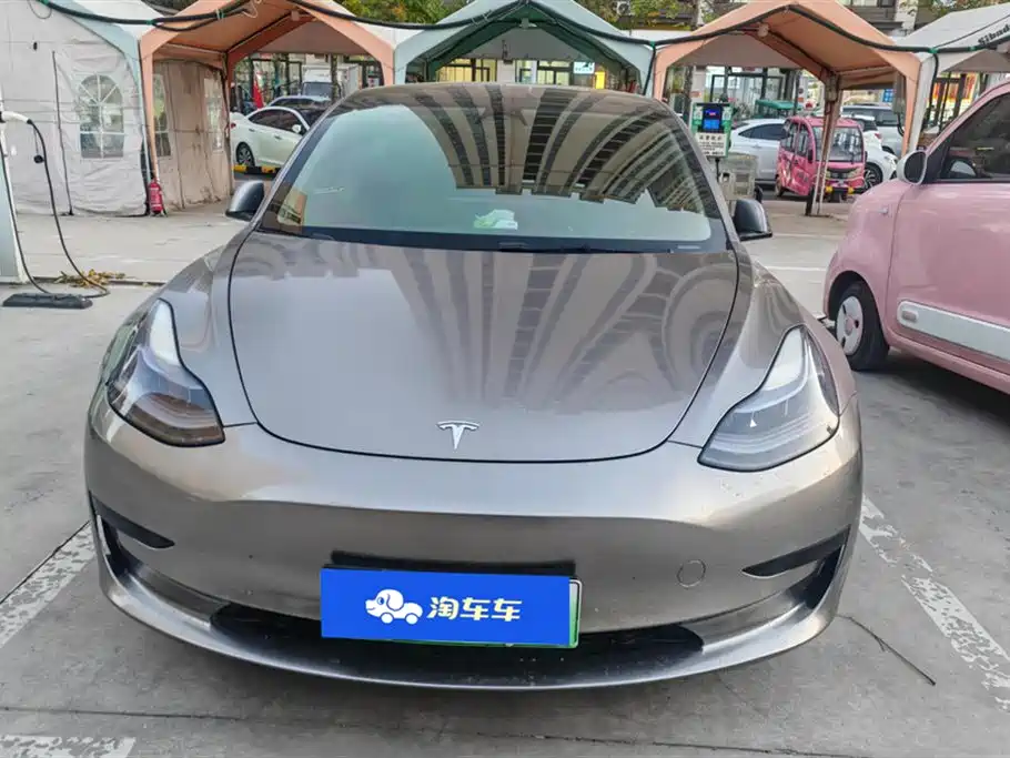 TESLA MODEL 3