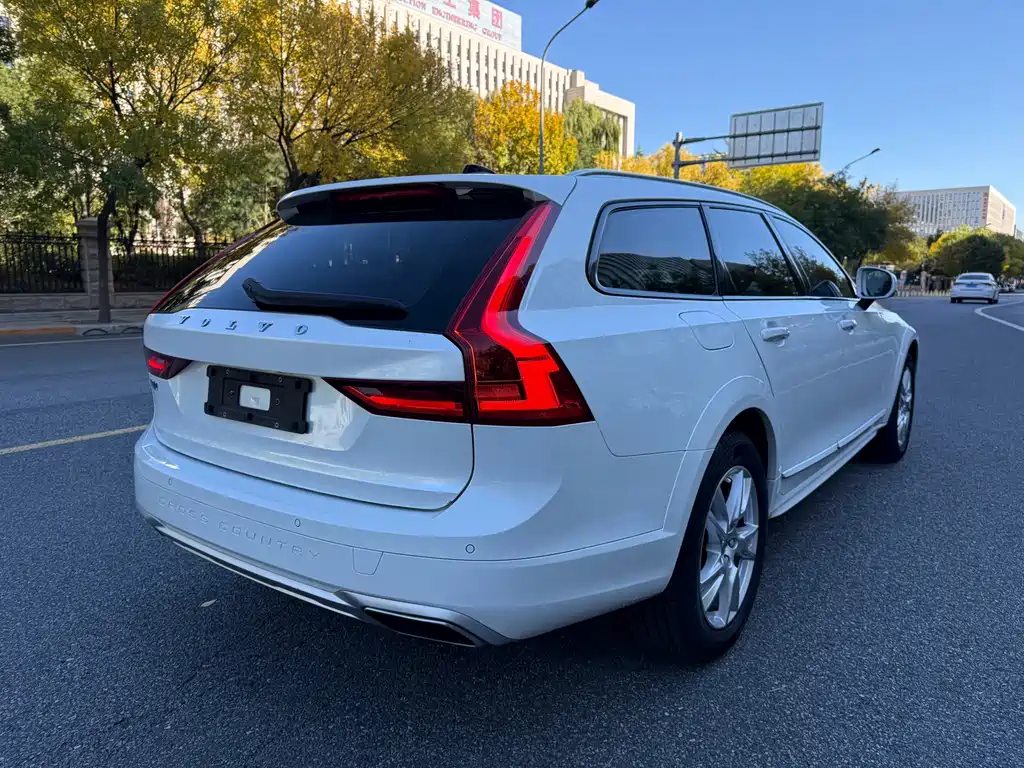 Volvo V90 — миниатюра 6
