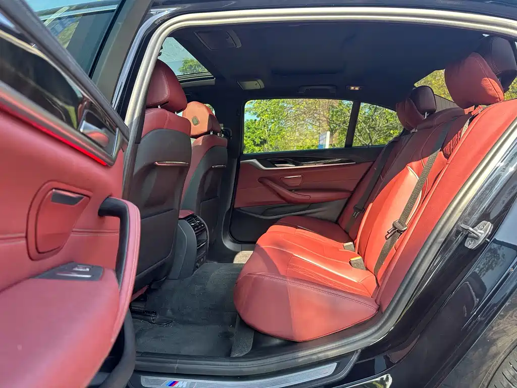 BMW 5 Series — миниатюра 8