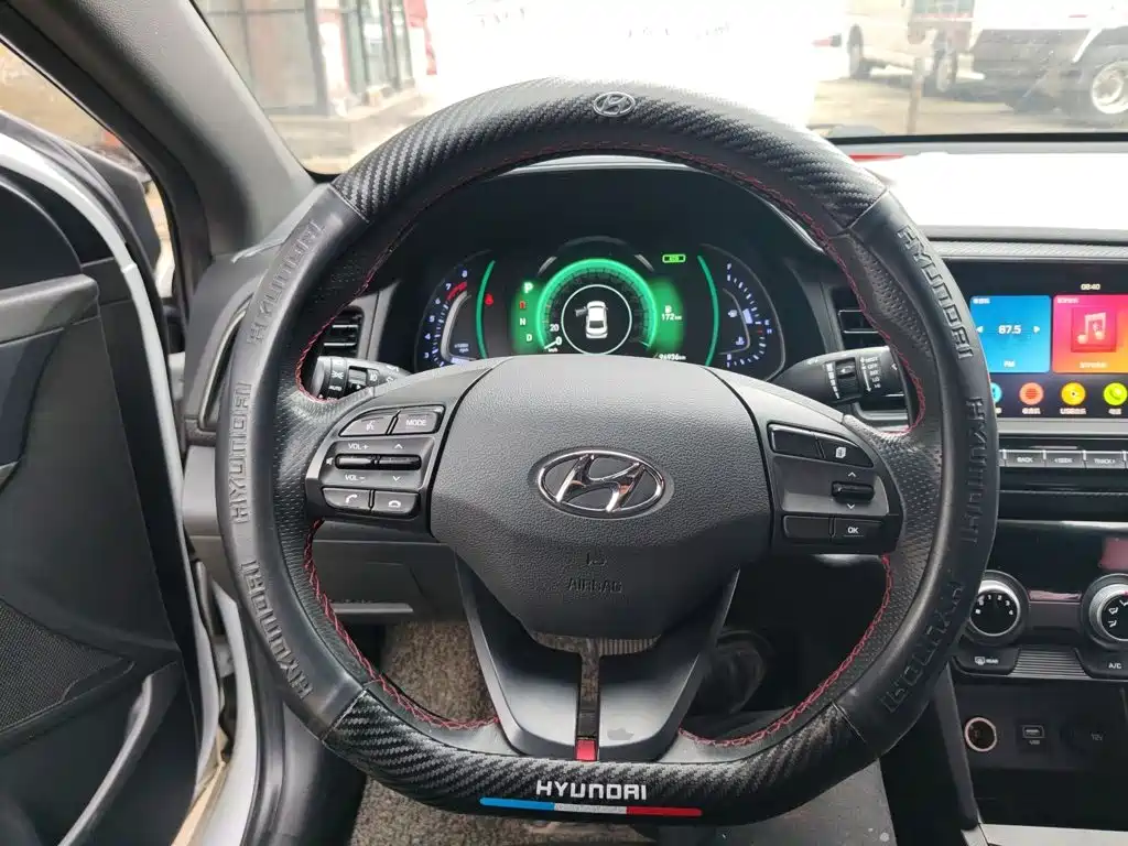Hyundai Elantra — миниатюра 7