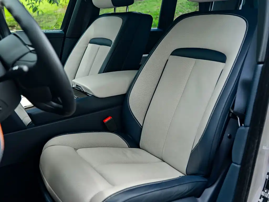 Rolls-Royce Cullinan 2018 мест
