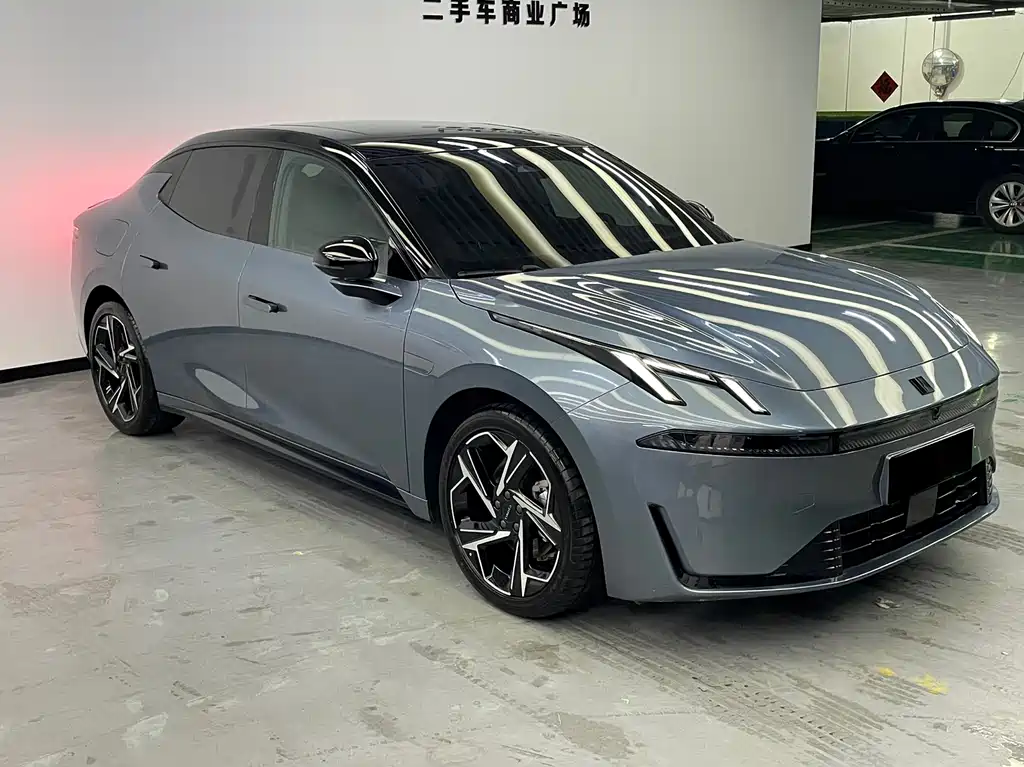 LYNK  &CO. 07 EM P